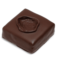 Schnittpraline mit Fruchtigen Sauerkirschen harmonieren mit würziger Zartbitterganache