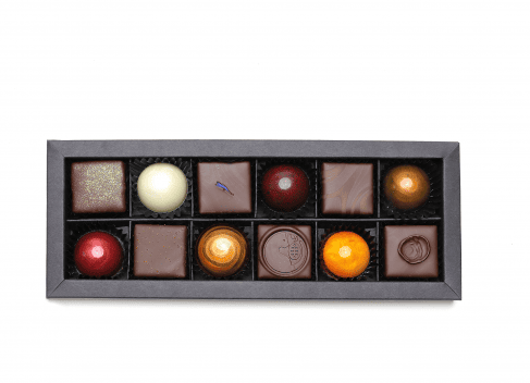 6 Formpralinen und 6 Schnittpralinen