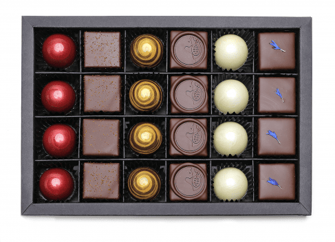 12 Formpralinen und 12 Schnittpralinen