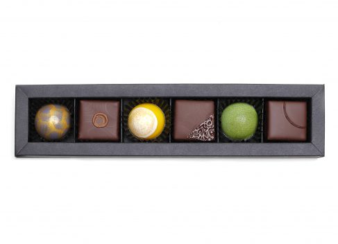 sechs frühlingshafte Pralinen