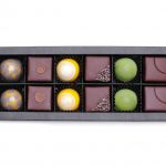 zwölf frühlingshafte Pralinen