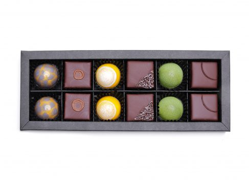 zwölf frühlingshafte Pralinen